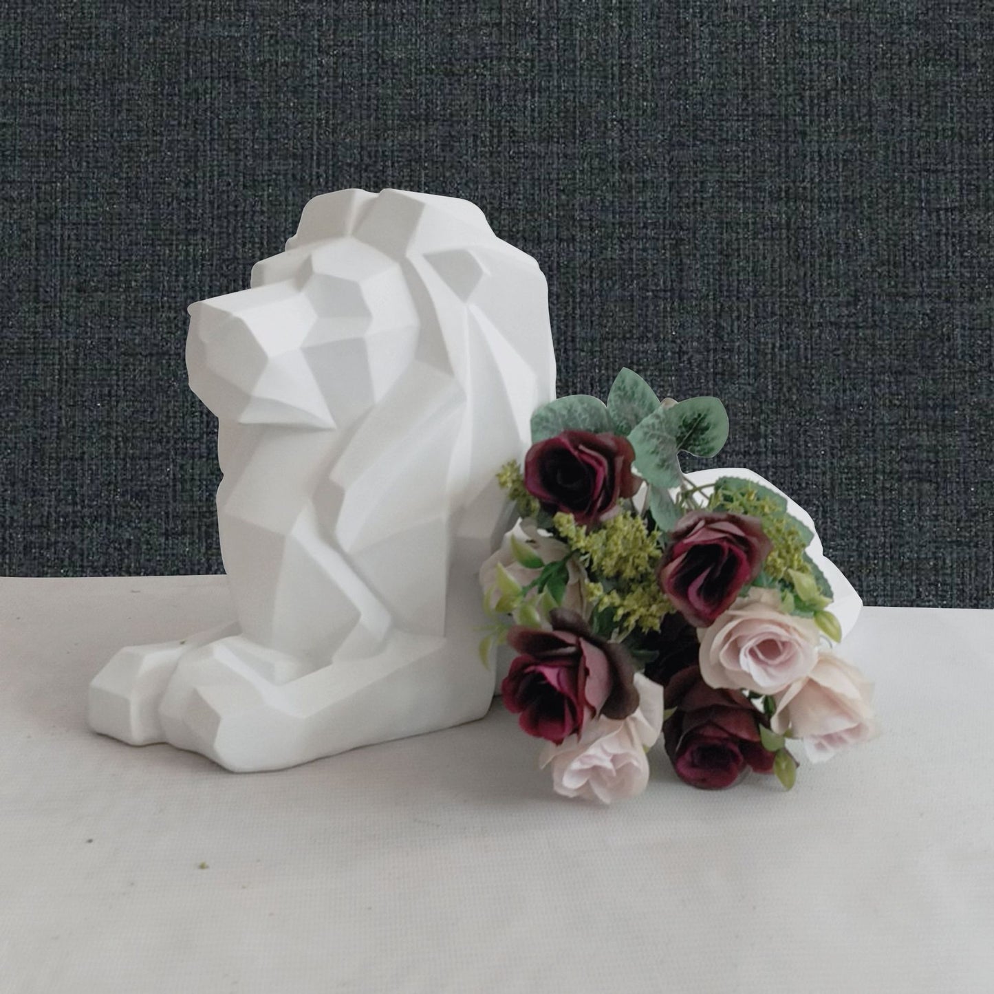 Statuette lion couché